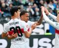 Bild: Uwe Anspach/dpa
Der VfB Stuttgart bejubelt den Einzug in die Champions League.