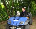 Bild: ge
Lohn der Anstrengungen: ein Fototermin auf dem berühmten THW-Quad, das schon im Ahrtal zum Einsatz gekommen ist.