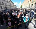 Bild: Felix Hörhager/dpa
Eine fünfstellige Zahl von Menschen demonstriert bei der Münchner „Krachparade“ gegen die hohen Mieten und für eine lebendige Kulturszene - inklusive lauter Feiern.