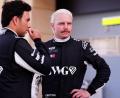 Bild: Bradley Collyer/PA Wire/dpa
Plötzlich ohne Auto: Formel-1-Pilot Valtteri Bottas (r). (Archivbild)