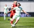 Bild: Harry Langer/dpa
Die Wege trennen sich: In der Liga werden Lena Ostermeier (r) und die SGS Essen nicht mehr auf Bayerns Pernille Harder treffen. (Archivbild)