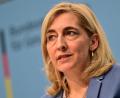 Bild: Sebastian Gollnow/dpa
Nach Warkens Angaben kann Deutschland bei Bedarf unter anderem über das Robert Koch-Institut oder das Bernhard-Nocht-Institut Hilfe leisten. (Archivbild)