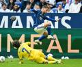 Bild: Bernd Thissen/dpa
Braunschweiger und Schalker lieferten sich packende Duelle.
