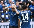 Bild: Carmen Jaspersen/dpa
Die Torschützen Joel Grodowski (links) per Doppelpack und Monju Momuluh drehen für Bielefeld das Spiel.