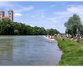 Bild: Sven Hoppe/dpa
Die Isar in München. Der Montagvormittag könnte noch einmal Sonne bringen, doch am Nachmittag sollen Wolken aufziehen. (Symbolbild)