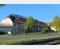 Bild: u
Die „alte Fabrik“ heute: Am 1. September 2024 brach in dem schon länger leerstehenden, herrenlosen Gebäudekomplex ein Feuer aus. Die Steingutfabrik war im Jahr 1826, also vor 200 Jahren,- erbaut worden.