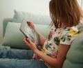 Bild: Annette Riedl/dpa
Kinder und Jugendliche sind im Netz vielen Gefahren ausgesetzt - Experten von Jugendschutz.net registrierten mehr als 15.000 Jugendschutzverstöße im vergangenen Jahr. (Symbolbild)