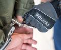 Symbolbild: Alexandra Stolze
Bei Grenzkontrollen an der A 6 nimmt die Bundespolizei Waidhaus zwei gesuchte Straftäter fest. Einer kann seine Strafe abwenden, der andere muss ins Gefängnis.