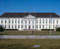 Bild: Soeren Stache
Schloss Bellevue steht bei Sonennschein unter einem blauen Himmel. (zu dpa: «Ausstellung im Schloss Bellevue: Ansturm legt Server lahm»)