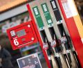 Archivbild: Philip Dulian/dpa
In Bayern hat der Auswertung zufolge rund jede vierte Tankstelle gegen die 12-Uhr-Regel verstoßen.