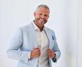 Bild: Oliver Berg/dpa
Paul Janke will mehr als zehn Jahre nach seiner „Bachelor“-Premiere noch einmal Rosen verteilen - manches ist da anders. (Archivbild)
