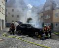 Bild: mde
In einer Garage am Kemnather Stadtplatz geriet am Montagvormittag ein Elektro-Hybrid-Auto in Brand. Die Feuerwehren hatten den Fahrzeugbrand schnell unter Kontrolle.