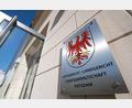 Bild: Soeren Stache/dpa-Zentralbild/dpa
Das Landgericht Potsdam befasst sich mit der Anklage gegen einen Kinderarzt wegen Straftaten gegen die sexuelle Selbstbestimmung. Es geht um 130 Fälle und mehr als 70 Betroffene. (Symbolbild)