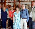 Bild: Otte
Monika Otte (Siebte von links) feierte ihren 85. Geburtstag. Nicht nur die Familie, auch Bürgermeister Frank Zeitler (Zweiter von rechts) zählte zu den zahlreichen Gratulanten.