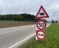 Symbolbild: Kai Gohlke
Mehrere Schilder warnen die Verkehrsteilnehmer auf der Bundesstraße B299 zwischen Erbendorf und Pressath vor der Gefahr durch entlaufene Jungbullen. Warnschilder stehen außerdem an der Staatsstraße 2665 zwischen Pressath und Kemnath.