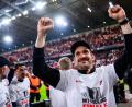 Bild: Tom Weller/dpa
Julian Schuster jubelte emotional über den Finaleinzug - und möchte seinen Weg mit dem SC Freiburg nun krönen. (Archivbild)