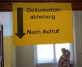 Bild: Jörg Carstensen/dpa
Die Digitalisierung wirkt für viele ältere Menschen bedrohlich - deshalb wünschen sie sich, dass Dienstleistungen immer auch analog verfügbar bleiben. (Symbolbild)