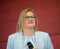 Bild: Malin Wunderlich/dpa
Katrin Ebner-Steiner wurde als Fraktionsvorsitzende der AfD im bayerischen Landtag bestätigt, muss sich das Amt aber künftig teilen. (Archivbild)