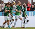 Bild: Philipp Szyza/dpa
Favorit in der Relegation: Der VfL Wolfsburg mit seinem Abwehrchef Denis Vavro.