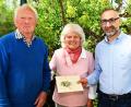 Bild: Gerhard Franz
70 Jahre sind Ingrid und Richard Preischl (links) verheiratet. Ambergs 3. Bürgermeister Tuncer Ayten gratuliert.