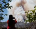 Bild: Caroline Brehman/FR172323 AP/AP/dpa
Die Feuerwehr kämpft gegen mehrere Brände im Süden Kaliforniens.