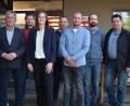 Bild: bnr
Mit der Ersten Bürgermeisterin Katharina Haas an der Spitze geht der neugewählte Gemeinderat der Gemeinde Guteneck in die nächsten sechs Jahre (von links): Lukas Irlbacher, Wolfgang Blödt, Johann Kiendl, Erste Bürgermeisterin Katharina Haas, Reinhard Wilhelm, Patrick Schmal, Johannes Lippert und Johannes Dirschwigl.