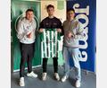 Bild: SV  Mitterteich
Trainer Mohammad Tamo (links) sowie Mitterteichs Sportlicher Leiter Tobias Eckert freuen sich über die Verpflichtung von Bastian Zaus.