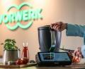 Bild: Oliver Berg/dpa
Mit dem Thermomix kann man unter anderem Lebensmittel zerkleinern, vermischen und erhitzen.