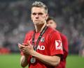 Bild: Robert Michael/dpa
Matthias Ginter war heftig enttäuscht nach der Finalniederlage. Auch zur WM darf er nicht.