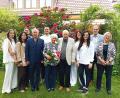 Bild: Oswald Zintl
Gerti und Franz Meichner (Mitte) feiern Eiserne Hochzeit im Kreis der Familie. Auch Bürgermeisterin Margit Bayer (Dritte von rechts) gratuliert zum Jubiläum