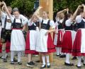 Bild: jp
Die Kindergruppe des Kastler Trachtenvereins begeisterten das Publikum bei ihren Auftritt am Kastler Kirwabaum.