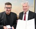 Bild: Franziska Kraufmann/dpa
Pur-Frontmann Hartmut Engler bekommt eine hohe Auszeichnung.