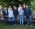 Bild: wel
Bürgermeister Martin Prey (links) freut sich über die neuen Mitglieder des Gemeinderats (von links) Stefan Biegerl, den neuen dritten Bürgermeister Florian Winderl, Reinhard Schneeberger und Matthias Matzke. In der oberen Reihe von links die Gemeinderäte Marianne Rath, Sandra Urban (neu), Michaela Gleißner und zweite Bürgermeisterin Rita Salomon.