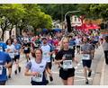 Bild: Alexander Unger
Der 13. Nofi-Lauf am 21. Mai 2026 verwandelte Weiden einmal mehr in ein große Laufarena: Fast 6000 Teilnehmer gingen bei bestem Wetter an den Start. Die 7,5 Kilometer lange Strecke durch die Stadt sorgte für Begeisterung bei Läufern und Zuschauern – ein weiteres starkes Kapitel in der Erfolgsgeschichte des Events.