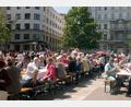 Bild: Michael Heitmann/dpa
Mit einem Begegnungsfest an einem "langen Tisch", Volksmusik und Tanzaufführungen hat in Brünn (Brno) der 76. Sudetendeutsche Tag begonnen.