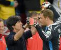 Bild: picture alliance / dpa
Manuel Neuer (r) war in der Amtszeit von Bundestrainer Joachim Löw immer die Nummer eins im Tor. (Archivbild)