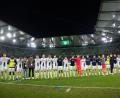 Bild: Julian Stratenschulte/dpa
Paderborner Freude über das 0:0 in Wolfsburg.