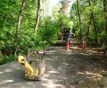Bild: bkr
Die Rohbrüche im Weiherdamm des Heidweihers gehören der Vergangenheit an. Die Wasserleitung wurde vom Bauhof der Gemeinde ausgetauscht. Der Damm ist gleichzeitig eine unbefestigte Verbindungsstraße. Die Restarbeiten wurden nun durchgeführt.