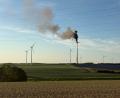 Bild: Pascal Höfig/NEWS5/dpa
Schwarzer Rauch ging vom Windrad an der A7 aus.