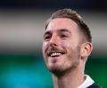 Bild: Guido Kirchner/dpa
Lächelnder Landespokalsieger: Verls Trainer Tobias Strobl (Archivbild)