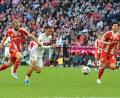 Bild: Malin Wunderlich/dpa
Stehen sich im Pokalfinale gegenüber: Stuttgarts  Bilal El Khannouss und die Bayern-Profis Hiroki Ito und Konrad Laimer. (Archivbild)