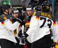 Bild: Claudio Thoma/KEYSTONE/dpa
Die Eishockey-Nationalmannschaft freut sich über den zweiten Erfolg bei der Eishockey-WM.