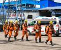 Bild: Cao Yang/XinHua/dpa
Mehrere hundert Rettungskräfte sind nach wie vor im Einsatz.