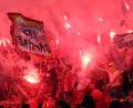 Bild: Franck Fife/AFP/dpa
Beim französischen Pokalfinale zündeten die Fans reichlich Pyrotechnik.