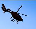Bild: Julian Stratenschulte/dpa
Ein Rettungshubschrauber war vorsorglich im Einsatz. (Symbolbild)