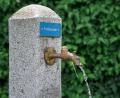 Bild: Daniel Vogl/dpa
Auch ein simpler Trinkwasserbrunnen kann an heißen Tagen schon Linderung bieten. (Symbolfoto)