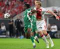Bild: Federico Gambarini/dpa
Fürths Torjäger Noel Futkeu (l) tat sich im Hinspiel schwer.