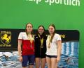 Bild: Dehling
Die Weidener Schwimmerin Charlotte Güll (Mitte) wurde über die 100 Meter Brust süddeutsche Meisterin bei den Juniorinnen.