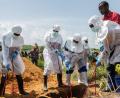 Bild: Moses Sawasawa/AP/dpa
Auch die Leichen verstorbener Ebola-Patienten sind hochansteckend. (Archivbild)