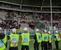 Bild: Tano Pecoraro/LaPresse via ZUMA Press/dpa
Sicherheitskräfte sind beim Turiner Derby im Einsatz.